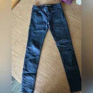 Levi’s 711 Skinny Jeans